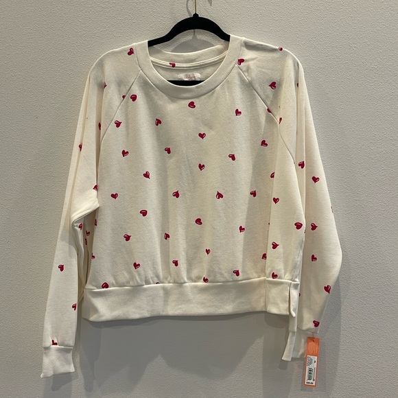 Colsie Sweaters - NWT Red Heart print pullover size XL